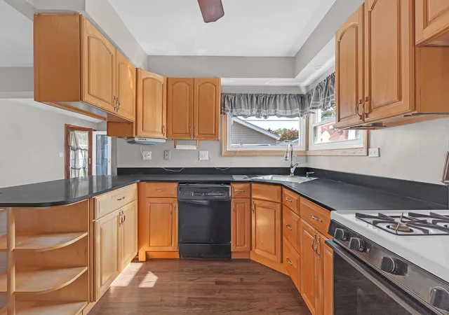 Photo 4 of Single family home for sale at 8307 N Washington St, Niles, IL 60714 | MLS# 12790746 | Listing updated on 2026-10-30