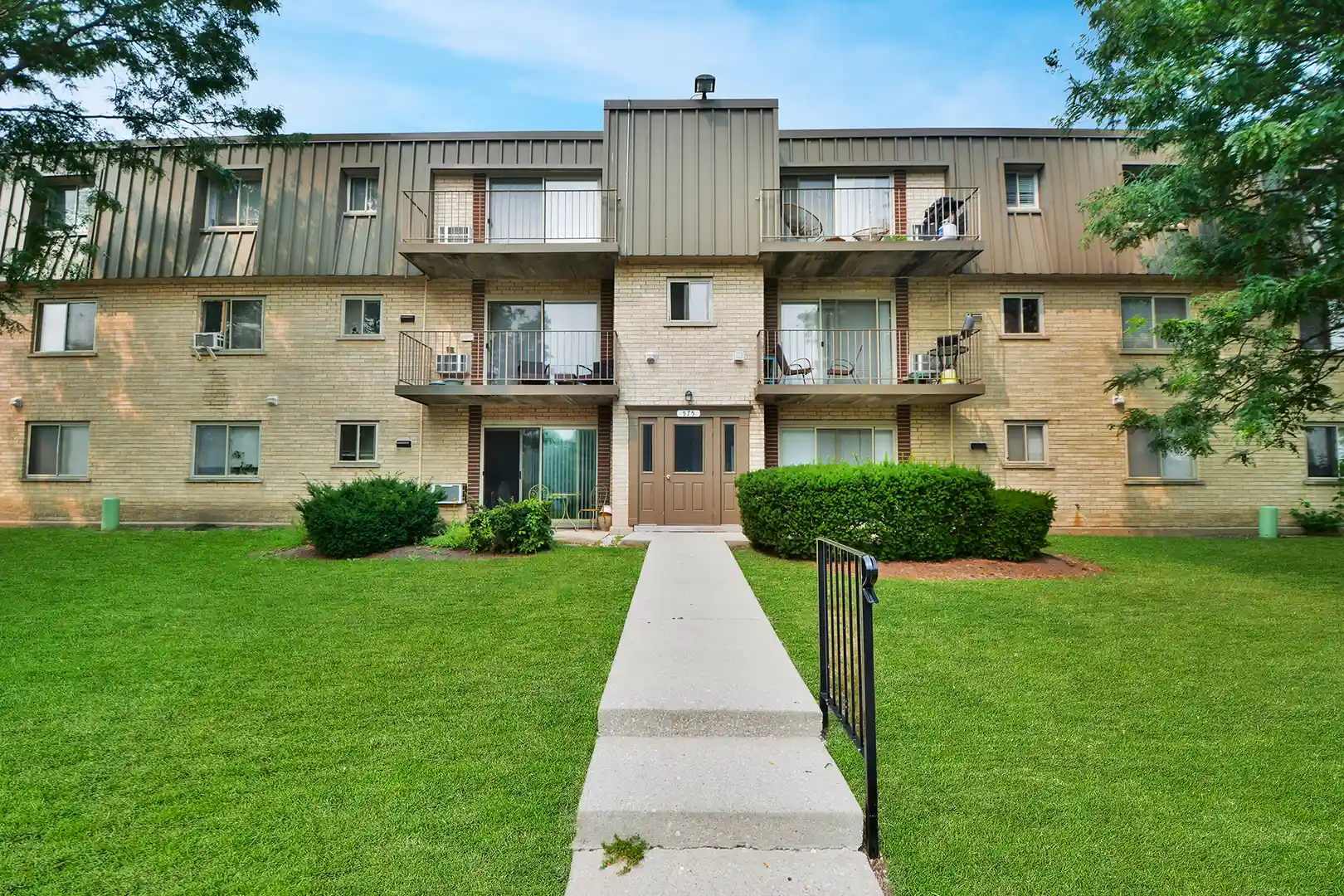 Listing Photo 1 - Condo for sale in 575 Fairway Vw Dr located at 575 Fairway Vw Dr, Wheeling, IL 60090 - Unit #3H