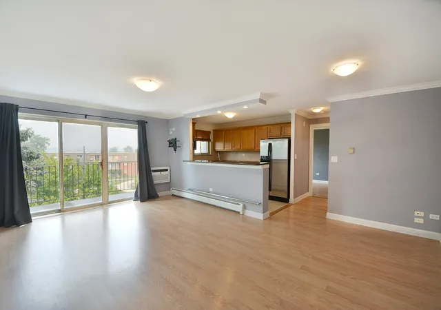 Listing Photo 2 - Condo for sale in building located at 575 Fairway Vw Dr, Wheeling, IL 60090 - Unit #3H