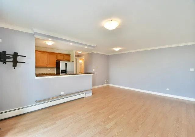 Listing Photo 4 - Condo for sale in building located at 575 Fairway Vw Dr, Wheeling, IL 60090 - Unit #3H