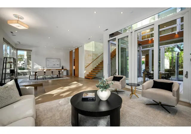 Photo 3 of Sale Pending at 1837 N Winchester Ave, Chicago, IL 60622 | MLS# 12790759 | Listing updated on 2026-10-30