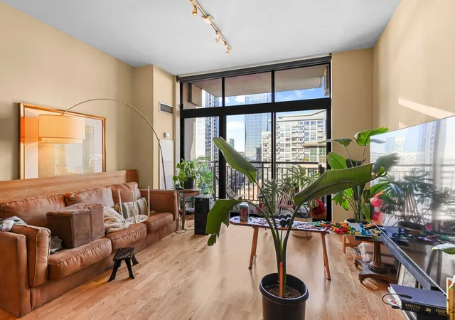 Photo 2 of Condo for sale at 1322 S Prairie Ave #1611, Chicago, IL 60605 | MLS# 12790765 | Listing updated on 2026-10-21