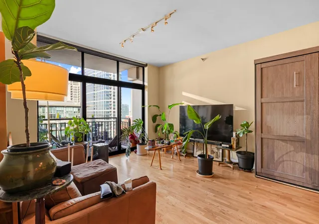 Photo 3 of Condo for sale at 1322 S Prairie Ave #1611, Chicago, IL 60605 | MLS# 12790765 | Listing updated on 2026-10-21