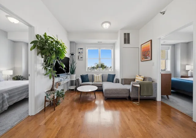 Photo 3 of Condo for sale at 828 W Grace St #1206, Chicago, IL 60613 | MLS# 12790769 | Listing updated on 2026-10-22