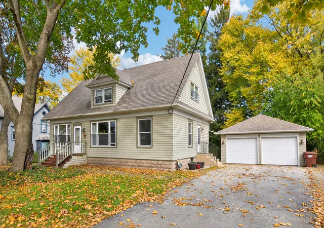 Photo 1 of Single family home for sale at 349 Vine St, Woodstock, IL 60098 | MLS# 12790775 | Listing updated on 2026-10-29