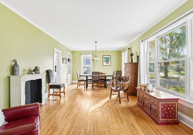 Photo 4 of Single family home for sale at 349 Vine St, Woodstock, IL 60098 | MLS# 12790775 | Listing updated on 2026-10-29