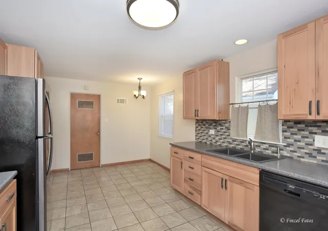 Photo 4 of Single family home for sale at 1168 Erie St, Elgin, IL 60123 | MLS# 12790788 | Listing updated on 2026-10-22