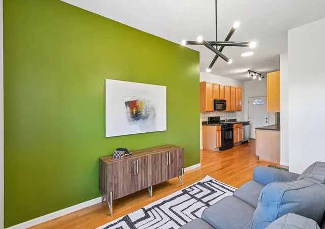 Photo 4 of Condo for sale at 1125 E 61st Street #3, Chicago, IL 60637 | MLS# 12790789 | Listing updated on 2026-10-27