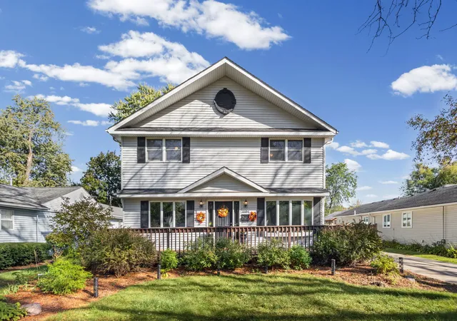 Single family home for sale at 2104 Bluebird Ln, Rolling Meadows, IL 60008 | MLS# 12790790
