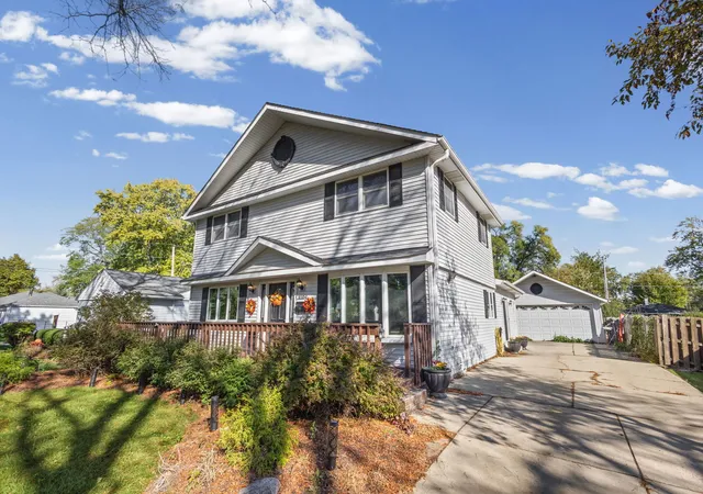 Photo 1 of Single family home for sale at 2104 Bluebird Ln, Rolling Meadows, IL 60008 | MLS# 12790790 | Listing updated on 2026-10-22