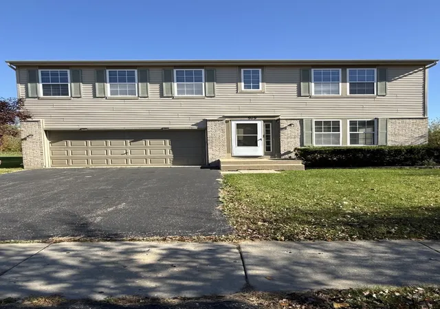 Photo 1 of Single family home for sale at 919 Valley Strm Dr, Pingree Grove, IL 60140 | MLS# 12790804 | Listing updated on 2026-10-21