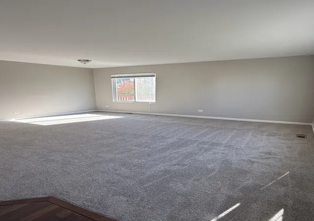 Photo 2 of Single family home for sale at 919 Valley Strm Dr, Pingree Grove, IL 60140 | MLS# 12790804 | Listing updated on 2026-10-21