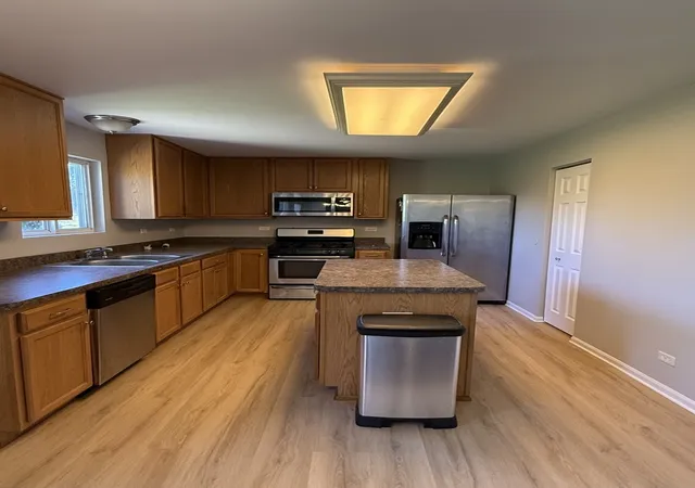 Photo 4 of Single family home for sale at 919 Valley Strm Dr, Pingree Grove, IL 60140 | MLS# 12790804 | Listing updated on 2026-10-21