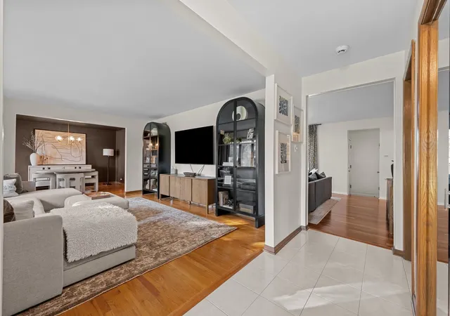 Photo 4 of Single family home for sale at 418 Ridgeview St, Downers Grove, IL 60516 | MLS# 12790818 | Listing updated on 2026-10-22