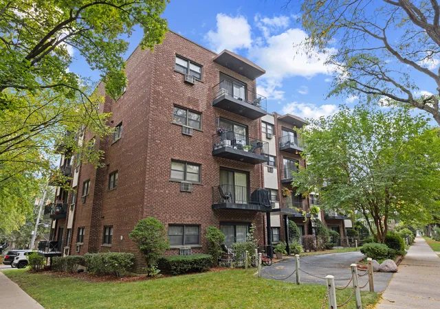 Condo for sale at 7255 N Ridge Blvd #303, Chicago, IL 60645 | MLS# 12790857