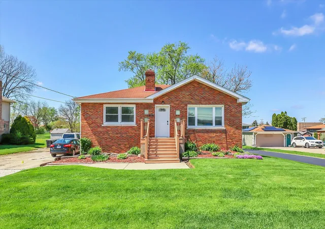 Single family home for sale at 15516 Laramie Ave, Oak Forest, IL 60452 | MLS# 12790860