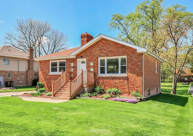 Photo 1 of Single family home for sale at 15516 Laramie Ave, Oak Forest, IL 60452 | MLS# 12790860 | Listing updated on 2026-10-23
