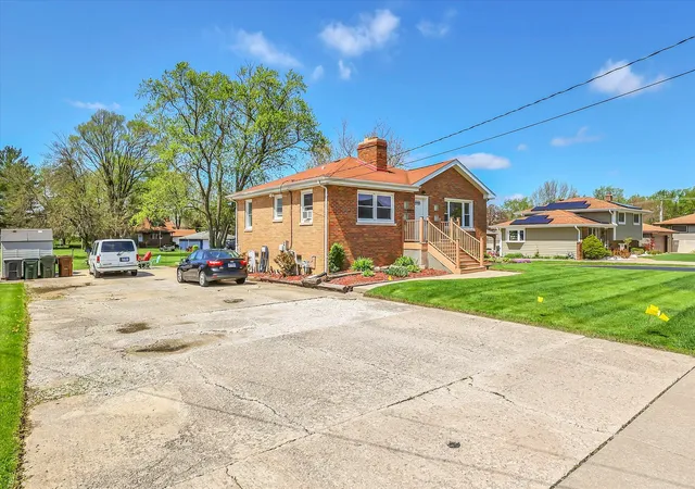 Photo 2 of Single family home for sale at 15516 Laramie Ave, Oak Forest, IL 60452 | MLS# 12790860 | Listing updated on 2026-10-23