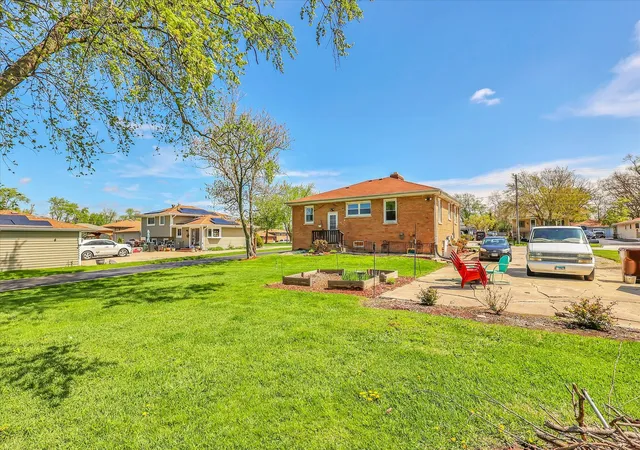 Photo 3 of Single family home for sale at 15516 Laramie Ave, Oak Forest, IL 60452 | MLS# 12790860 | Listing updated on 2026-10-23