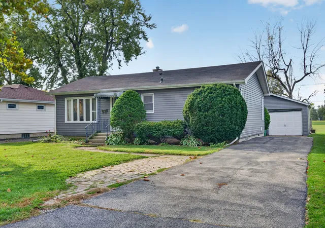 Photo 1 of Single family home for sale at 583 E 4th Street, Lockport, IL 60441 | MLS# 12790865 | Listing updated on 2026-10-28