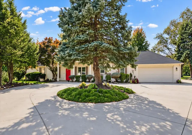 Photo 4 of Single family home for sale at 3325 Stoneybrook Dr, Champaign, IL 61822 | MLS# 12790874 | Listing updated on 2026-10-23