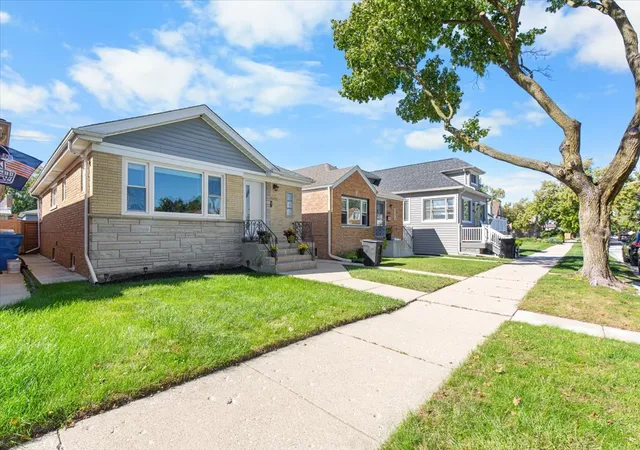 Photo 2 of Single family home for sale at 3232 N Oleander Ave, Chicago, IL 60634 | MLS# 12790876 | Listing updated on 2026-10-21