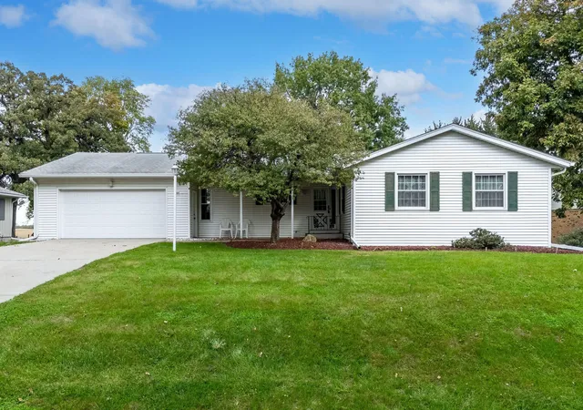 Single family home for sale at 410 Ridge Dr, Geneseo, IL 61254 | MLS# 12790877