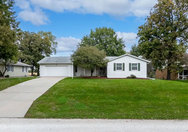Photo 3 of Single family home for sale at 410 Ridge Dr, Geneseo, IL 61254 | MLS# 12790877 | Listing updated on 2026-10-28