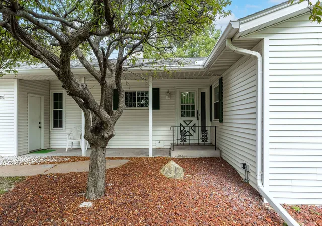 Photo 4 of Single family home for sale at 410 Ridge Dr, Geneseo, IL 61254 | MLS# 12790877 | Listing updated on 2026-10-28