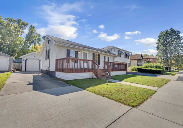 Photo 3 of Single family home for sale at 513 W Superior St, Ottawa, IL 61350 | MLS# 12790885 | Listing updated on 2026-10-28