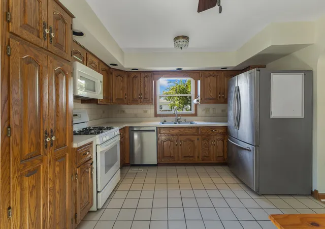 Photo 4 of Single family home for sale at 17353 65th Avenue, Tinley Park, IL 60477 | MLS# 12790889 | Listing updated on 2026-10-22