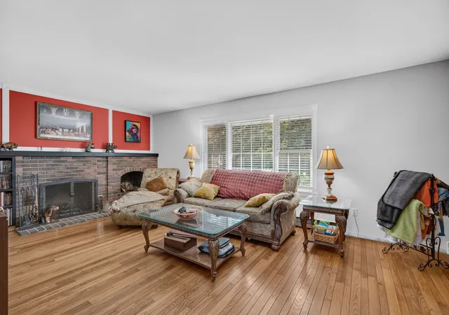 Photo 3 of Single family home for sale at 290 W 3rd Street, Coal City, IL 60416 | MLS# 12790909 | Listing updated on 2026-10-22
