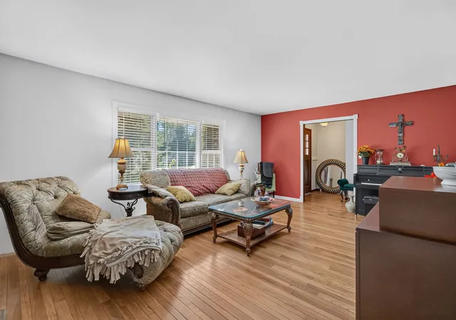 Photo 4 of Single family home for sale at 290 W 3rd Street, Coal City, IL 60416 | MLS# 12790909 | Listing updated on 2026-10-22