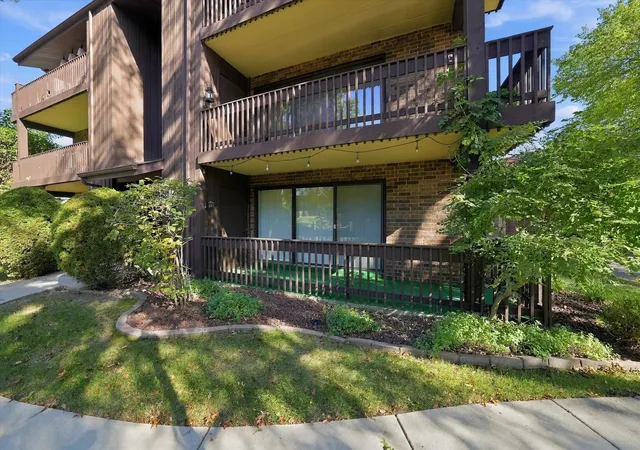 Photo 3 of Condo for sale at 9535 Southwest Hwy #2, Oak Lawn, IL 60453 | MLS# 12790917 | Listing updated on 2026-10-22