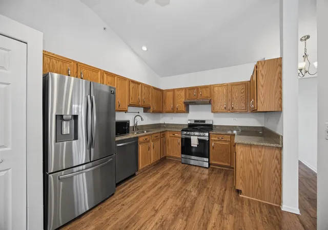 Photo 2 of Townhouse for sale at 121 Commons Ct, Wheeling, IL 60090 | MLS# 12790922 | Listing updated on 2026-10-29