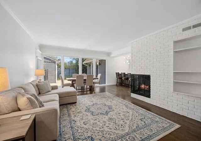 Photo 2 of Single family home for sale at 2207 Crawford Ave, Evanston, IL 60201 | MLS# 12790934 | Listing updated on 2026-10-22