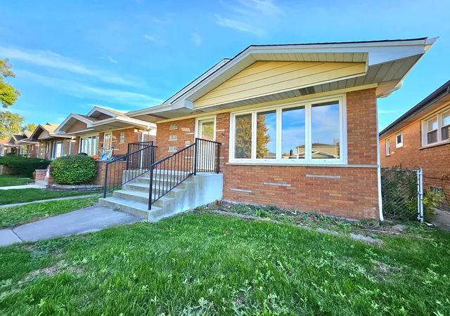 Photo 1 of Single family home for sale at 6831 W 64th Street, Chicago, IL 60638 | MLS# 12790935 | Listing updated on 2026-10-23