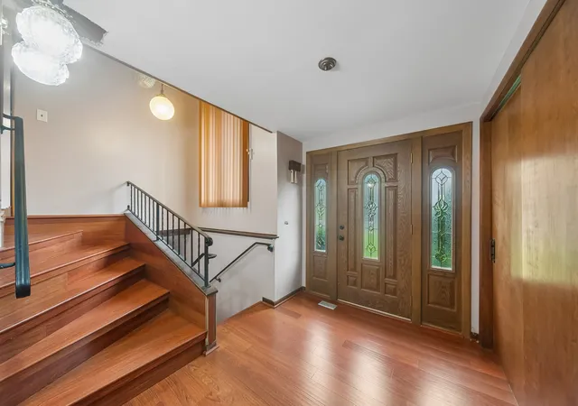 Photo 3 of Single family home for sale at 211 Sheridan Ct, Waukegan, IL 60085 | MLS# 12790940 | Listing updated on 2026-10-21