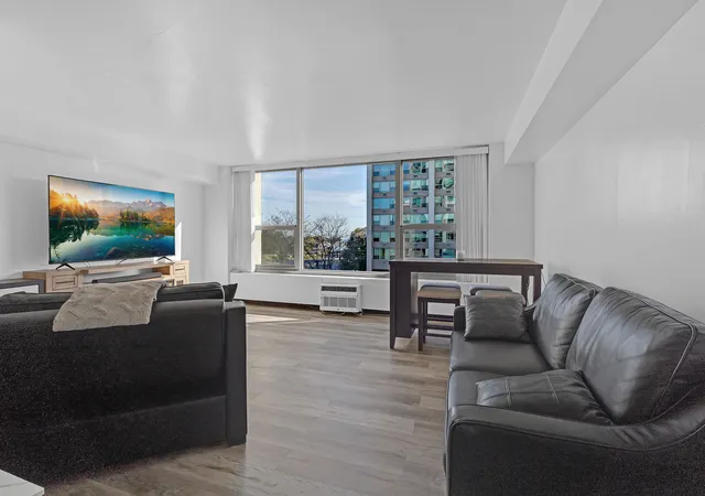 Photo 4 of Condo for sale at 3600 N Lake Shore Dr #317, Chicago, IL 60613 | MLS# 12790946 | Listing updated on 2026-10-28