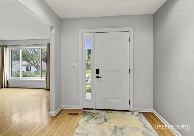 Photo 3 of Single family home for sale at 466 Laura Ct, Naperville, IL 60563 | MLS# 12790967 | Listing updated on 2026-10-21