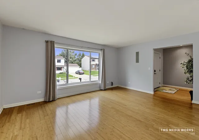 Photo 3 of Single family home for sale at 466 Laura Ct, Naperville, IL 60563 | MLS# 12790967 | Listing updated on 2026-10-23