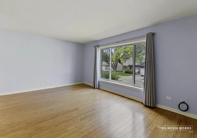 Photo 4 of Single family home for sale at 466 Laura Ct, Naperville, IL 60563 | MLS# 12790967 | Listing updated on 2026-10-23