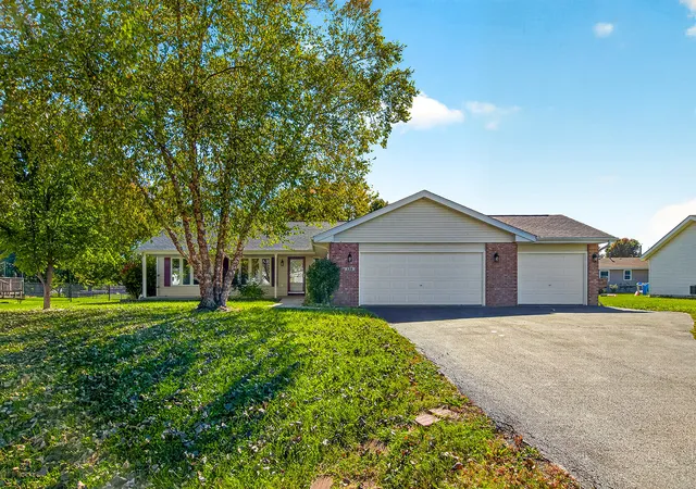 Photo 2 of Single family home for sale at 136 Harvest Glenn Dr, Davis Junction, IL 61020 | MLS# 12790979 | Listing updated on 2026-10-22