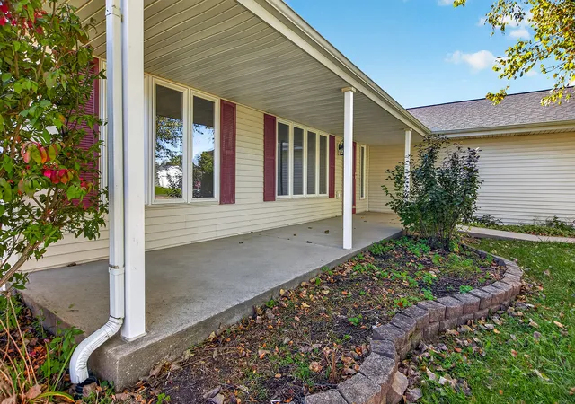 Photo 3 of Single family home for sale at 136 Harvest Glenn Dr, Davis Junction, IL 61020 | MLS# 12790979 | Listing updated on 2026-10-22