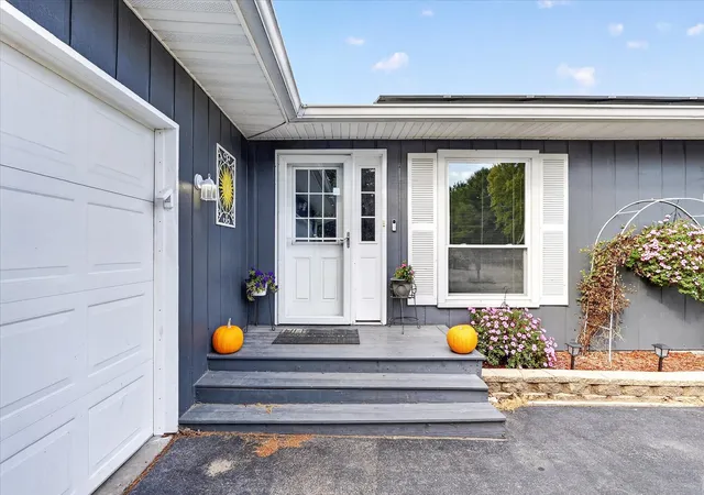Photo 2 of Single family home for sale at 8085 Clearview Dr, Rockford, IL 61102 | MLS# 12790987 | Listing updated on 2026-10-24