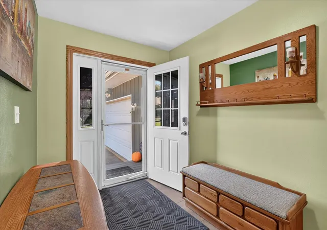 Photo 3 of Single family home for sale at 8085 Clearview Dr, Rockford, IL 61102 | MLS# 12790987 | Listing updated on 2026-10-24