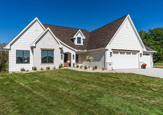 Photo 1 of Single family home for sale at 7180 Alvie Ln, Bettendorf, IA 52722 | MLS# 12790997 | Listing updated on 2026-10-23