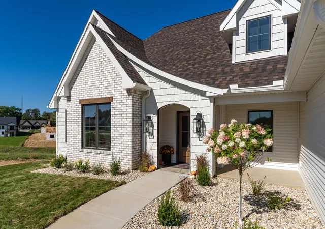 Photo 2 of Single family home for sale at 7180 Alvie Ln, Bettendorf, IA 52722 | MLS# 12790997 | Listing updated on 2026-10-23
