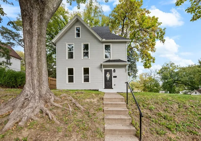 Photo 1 of Single family home for sale at 1152 E 13th Street, Davenport, IA 52803 | MLS# 12791001 | Listing updated on 2026-10-22