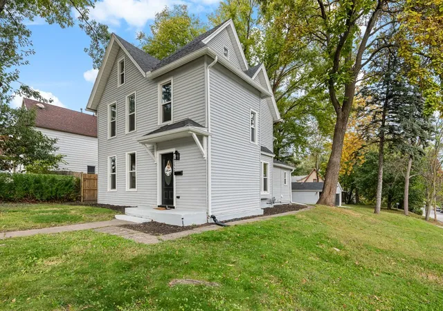 Photo 2 of Single family home for sale at 1152 E 13th Street, Davenport, IA 52803 | MLS# 12791001 | Listing updated on 2026-10-22